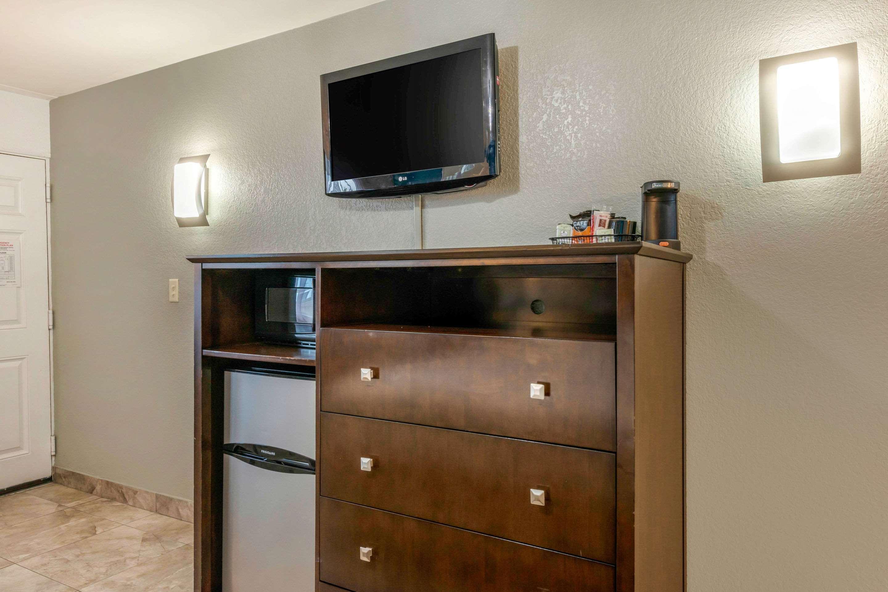 Quality Inn And Conference Center Tampa-Brandon Heartland Экстерьер фото
