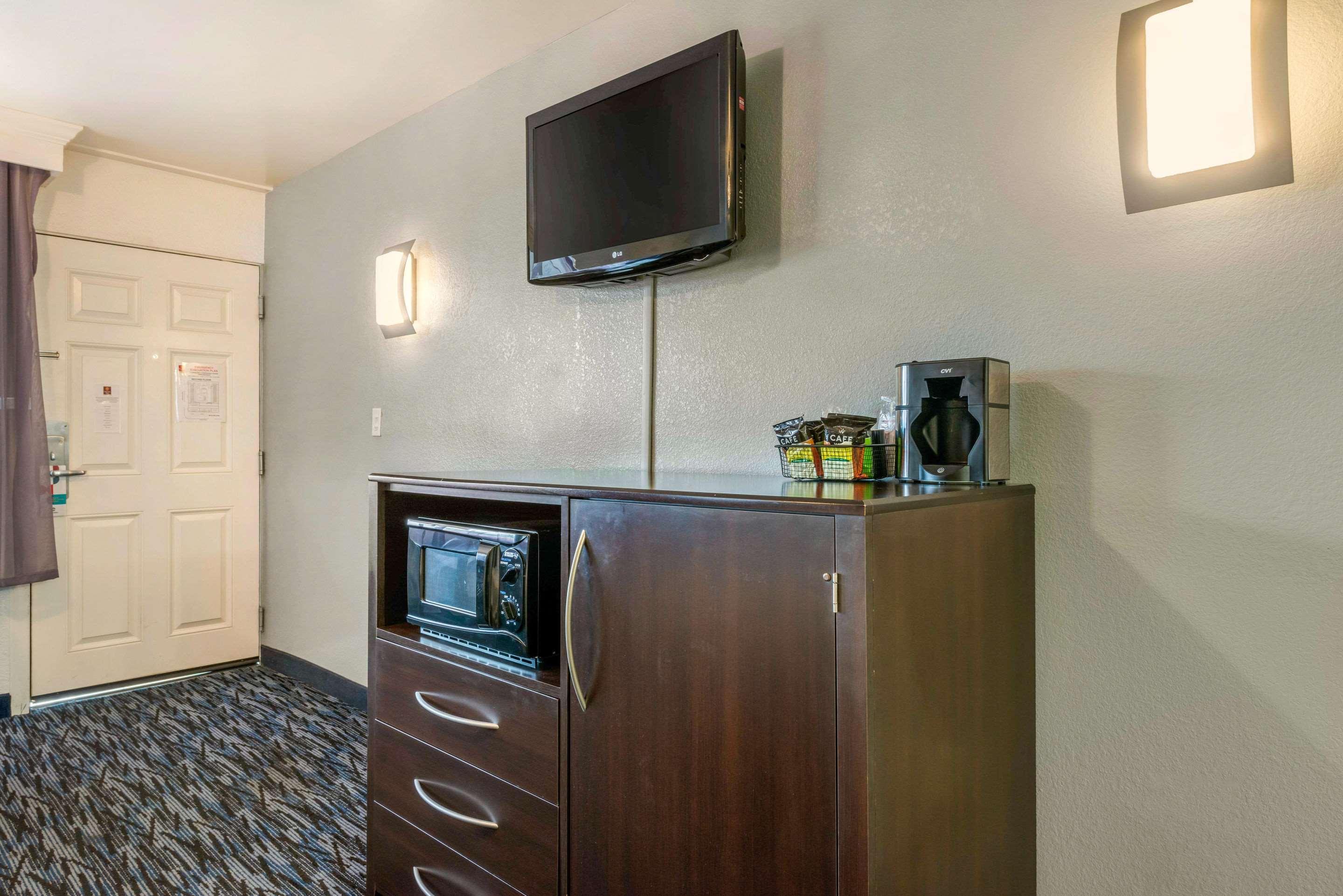 Quality Inn And Conference Center Tampa-Brandon Heartland Экстерьер фото