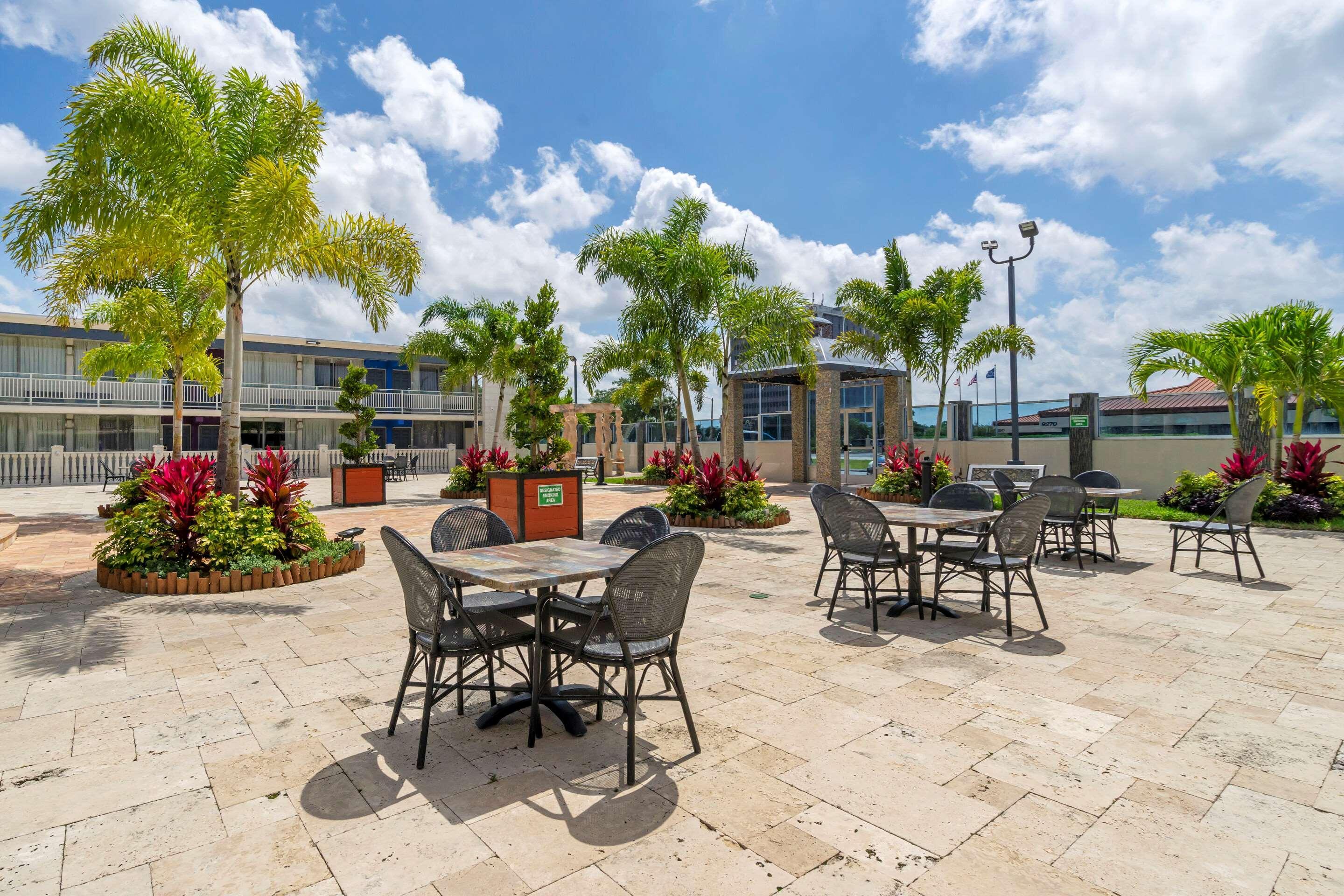 Quality Inn And Conference Center Tampa-Brandon Heartland Экстерьер фото