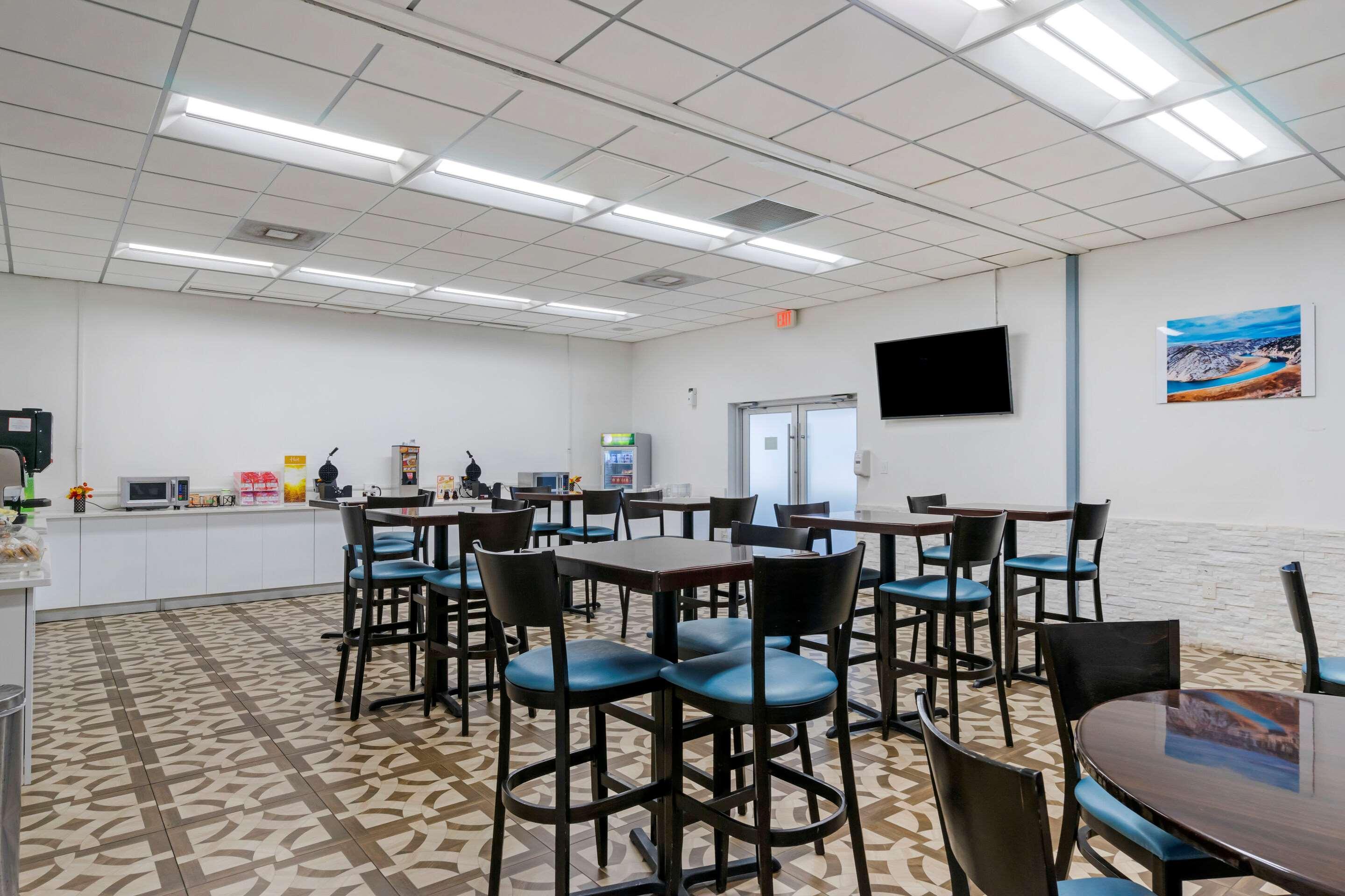 Quality Inn And Conference Center Tampa-Brandon Heartland Экстерьер фото
