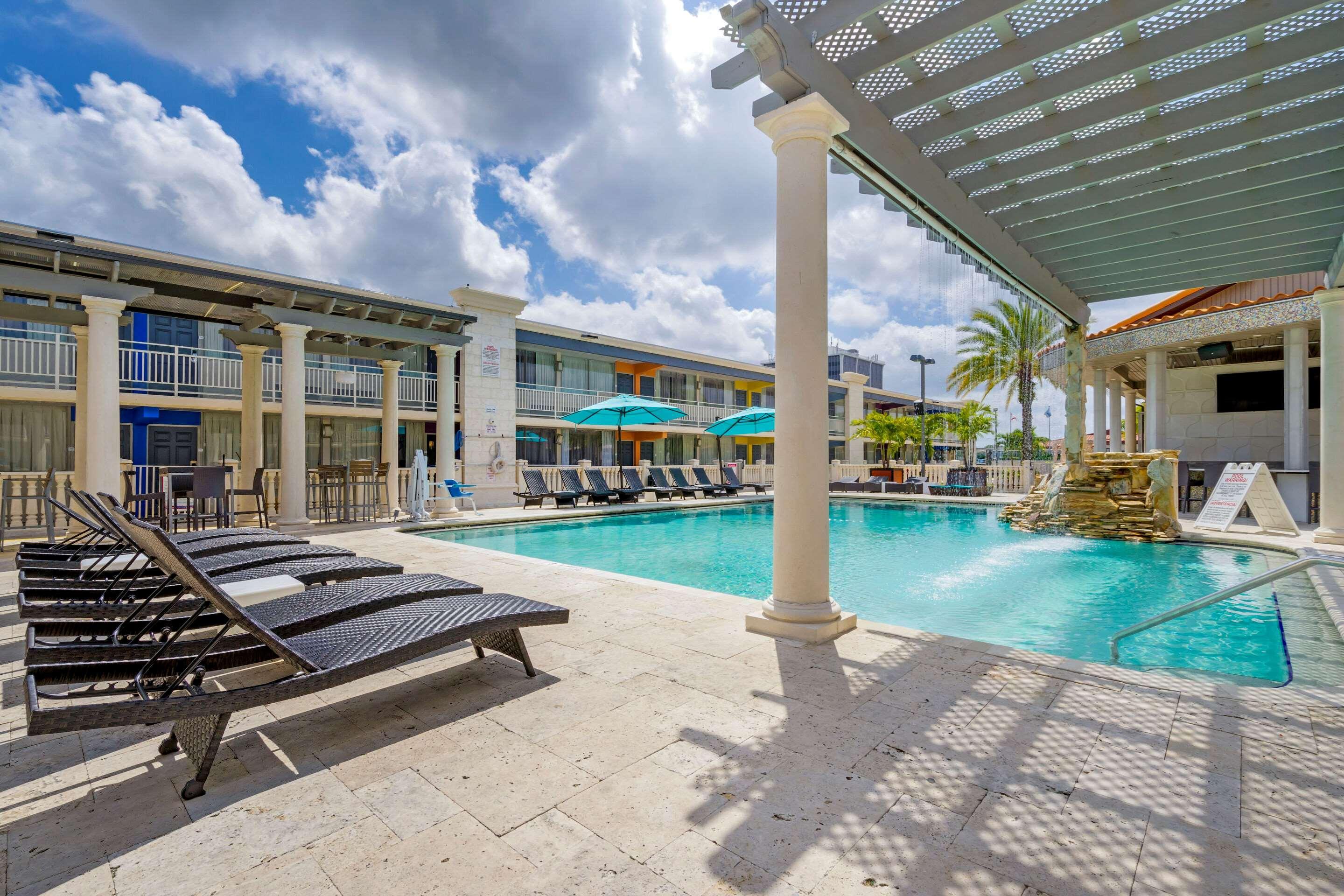 Quality Inn And Conference Center Tampa-Brandon Heartland Экстерьер фото