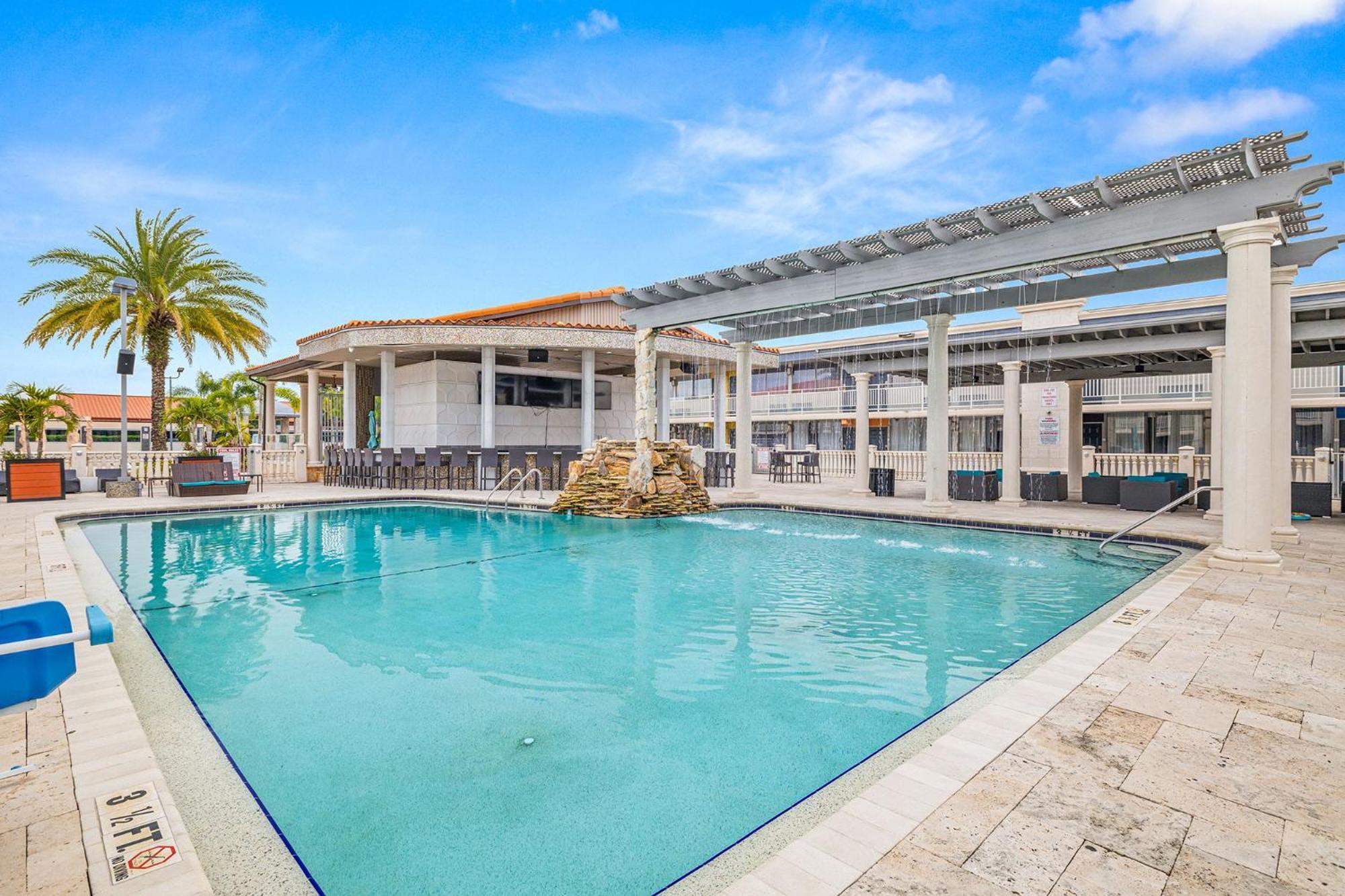 Quality Inn And Conference Center Tampa-Brandon Heartland Экстерьер фото