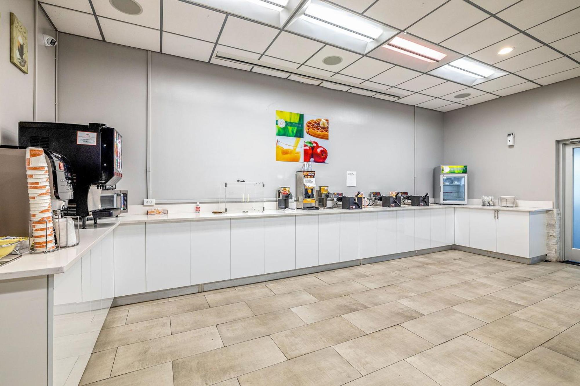 Quality Inn And Conference Center Tampa-Brandon Heartland Экстерьер фото