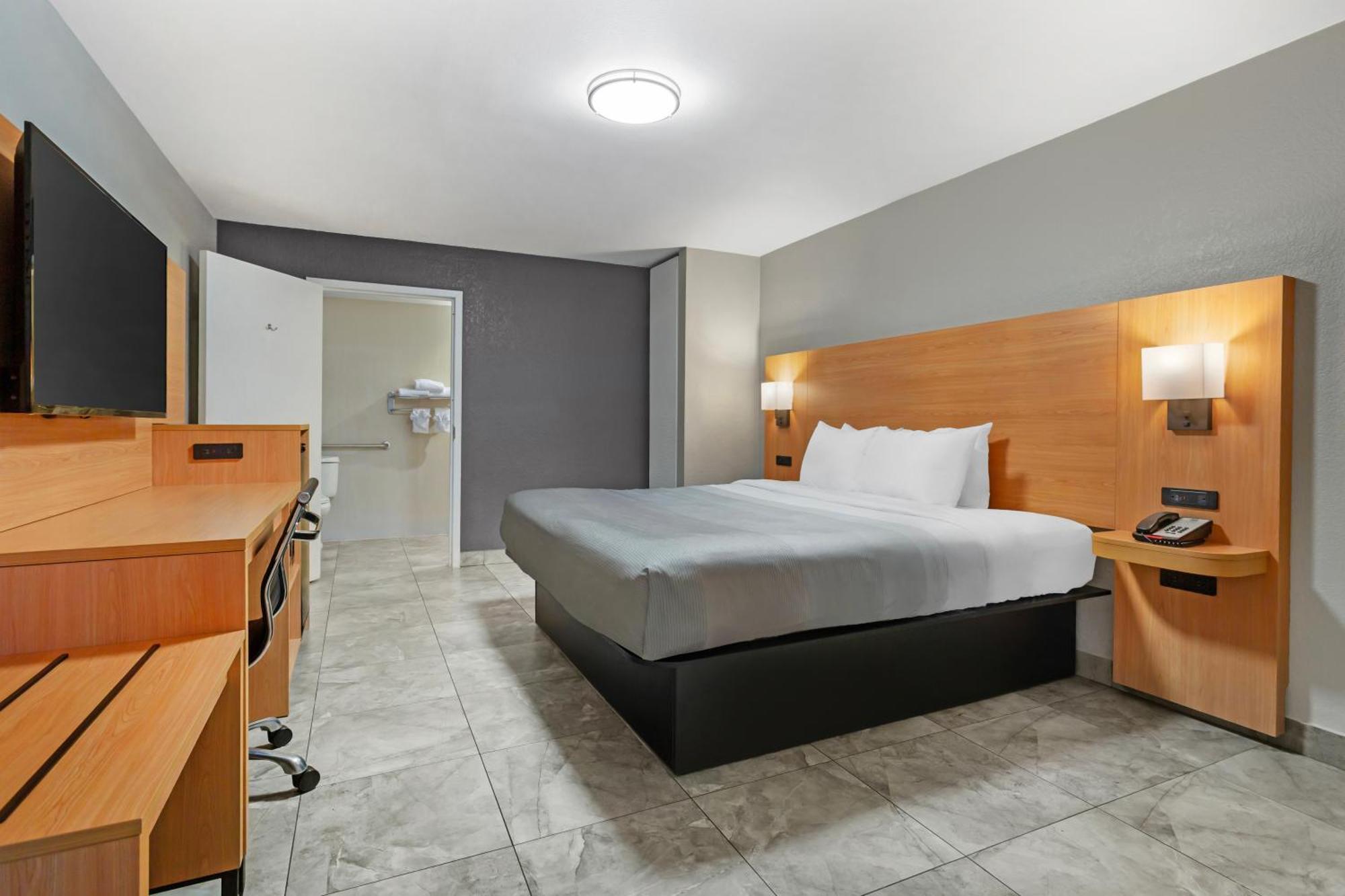 Quality Inn And Conference Center Tampa-Brandon Heartland Экстерьер фото